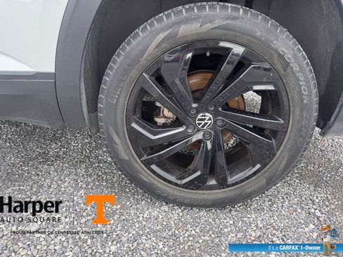 Used 2023 Volkswagen Atlas Cross Sport SE w/ Panoramic Sunroof Package FWD image 20