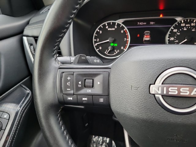 Used 2025 Nissan Rogue SV w/ SV Premium Package FWD image 15