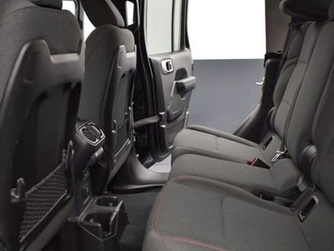 Used 2024 Jeep Gladiator Rubicon w/ Technology Group AWD/4WD image 10