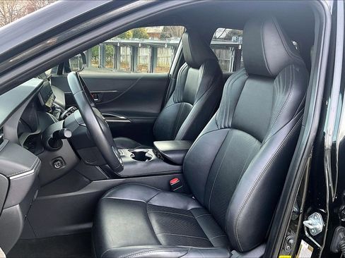 Used 2021 Toyota Venza XLE image 23