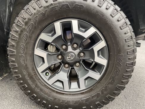 Used 2023 Toyota Tacoma TRD Off-Road w/ TRD Premium Off Road Package AWD/4WD image 13