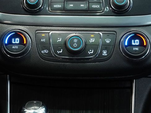Used 2019 Chevrolet Impala LT w/ LT Leather Package FWD image 21