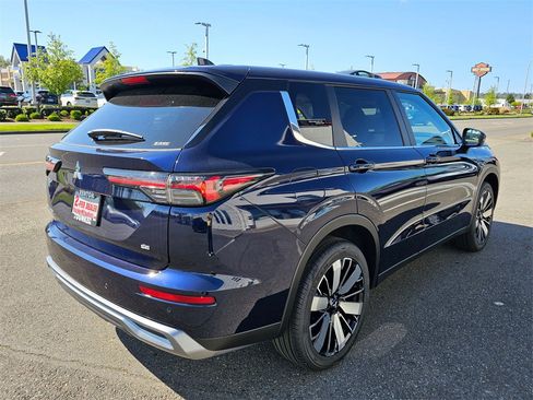 New 2025 Mitsubishi Outlander SE image 3