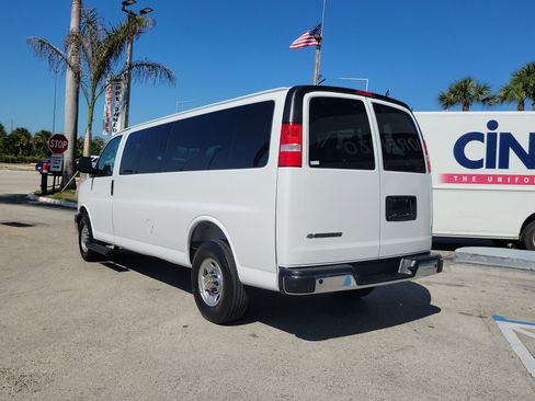 Used 2025 Chevrolet Express 3500 LT w/ LT Preferred Equipment Group RWD image 7