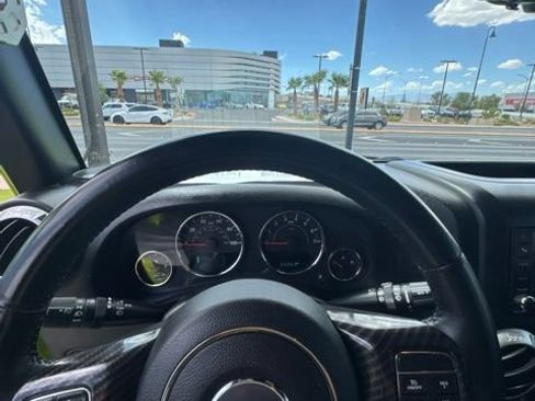 Used 2017 Jeep Wrangler Sahara w/ Connectivity Group AWD/4WD image 11