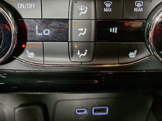 Used 2025 Chevrolet Trax ACTIV FWD image 23