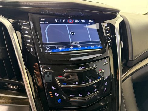 Used 2019 Cadillac Escalade Platinum AWD/4WD image 17