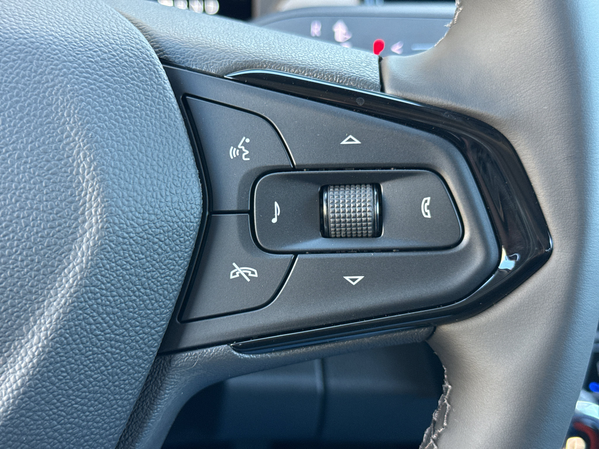 New 2027 Chevrolet Bolt LT w/ Comfort Package FWD image 16