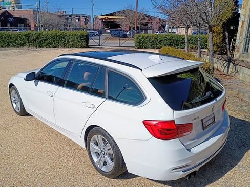 Used 2017 BMW 330i xDrive Wagon image 11