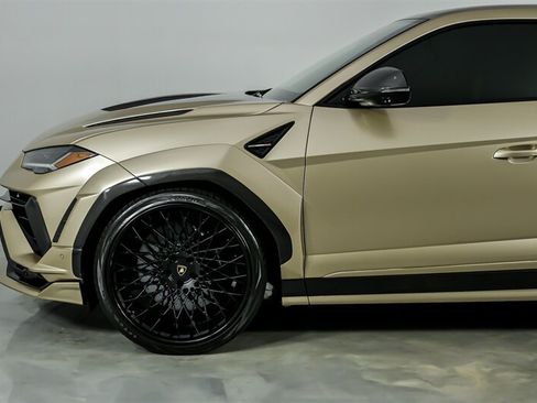 Used 2023 Lamborghini Urus Performante AWD/4WD image 7