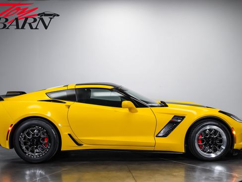 Used 2015 Chevrolet Corvette Z06 w/ 2LZ Preferred Equipment Group RWD image 14