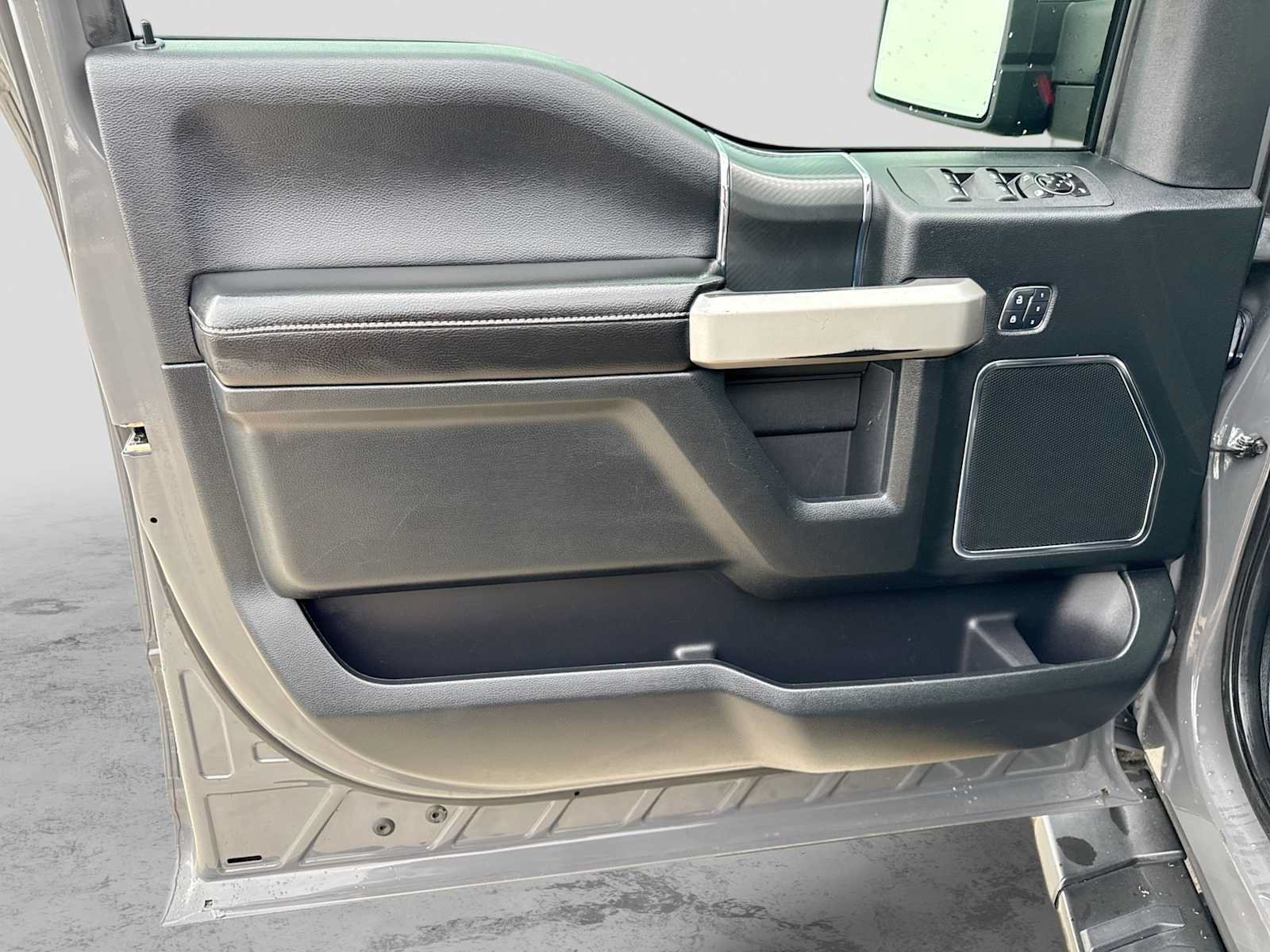 Certified 2018 Ford F150 Lariat w/ Equipment Group 502A Luxury AWD/4WD image 31