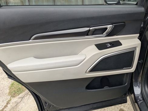 Used 2025 Kia Telluride S image 25