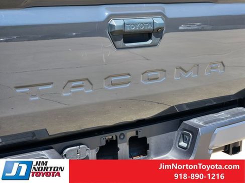 Used 2025 Toyota Tacoma TRD Off-Road AWD/4WD image 12