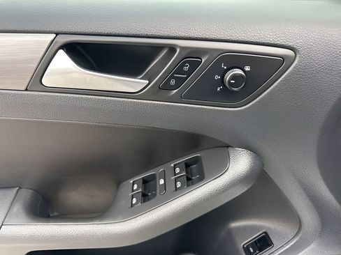 Used 2017 Volkswagen Jetta Sport image 24