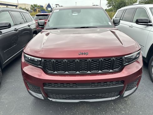 New 2025 Jeep Grand Cherokee L Altitude AWD/4WD image 2