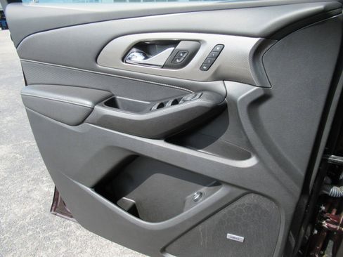 Used 2023 Chevrolet Traverse Premier FWD image 22