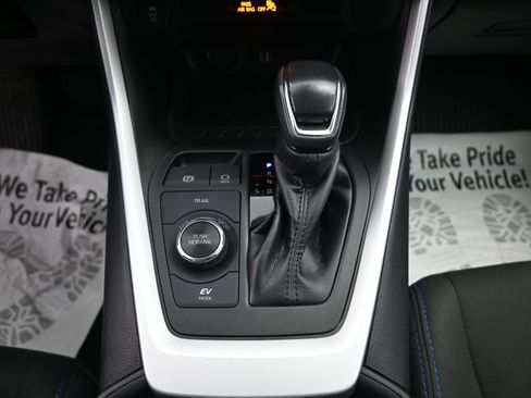 Used 2023 Toyota RAV4 SE image 18