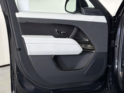 New 2026 Land Rover Range Rover Sport SE AWD/4WD image 21