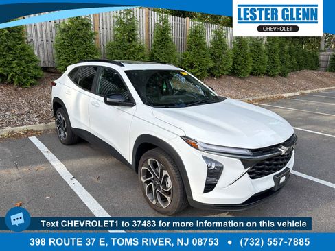Certified 2024 Chevrolet Trax RS w/ Sunroof Package FWD image 1