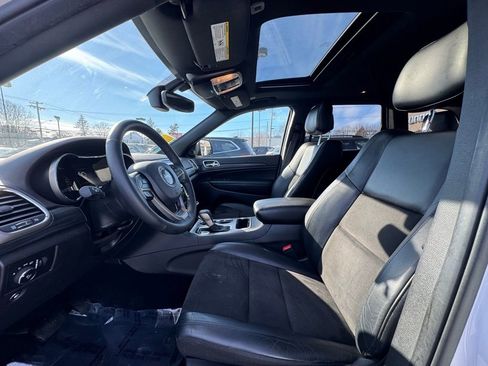Used 2019 Jeep Grand Cherokee Altitude image 22