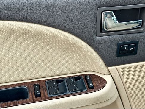 Used 2008 Ford Taurus Limited image 18