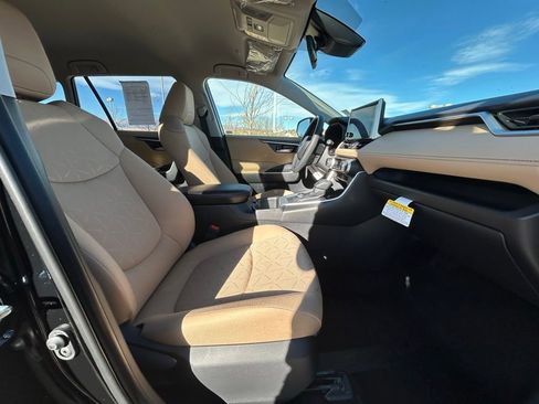 Used 2025 Toyota RAV4 XLE image 30