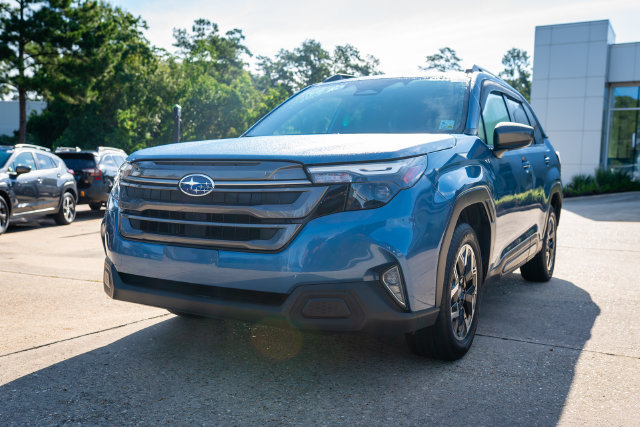 Certified 2025 Subaru Forester Premium AWD/4WD image 11