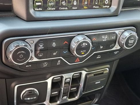 Used 2023 Jeep Wrangler Unlimited Sahara AWD/4WD image 15