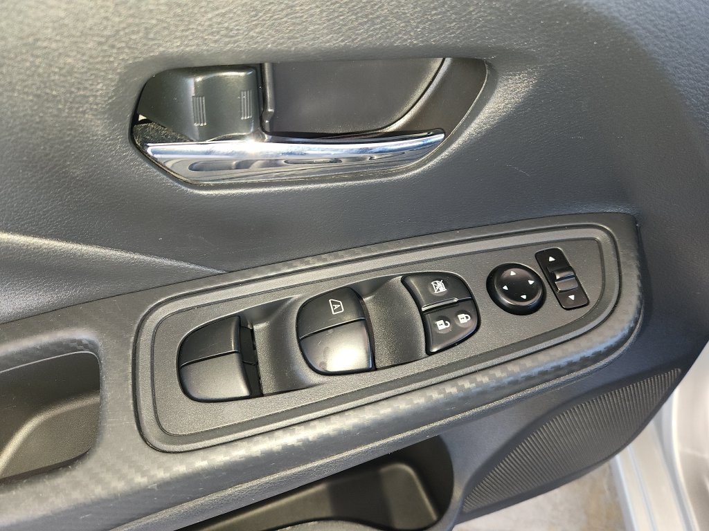 Used 2025 Nissan Versa SV FWD image 29