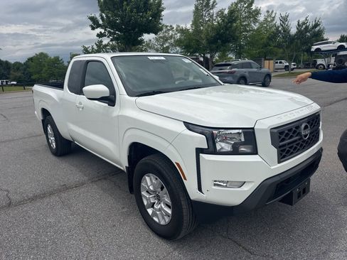 Used 2024 Nissan Frontier SV w/ SV Convenience Package AWD/4WD image 3