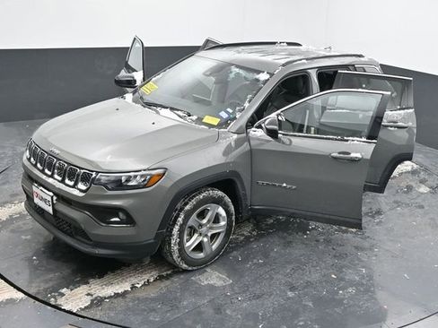 Used 2024 Jeep Compass Latitude image 59