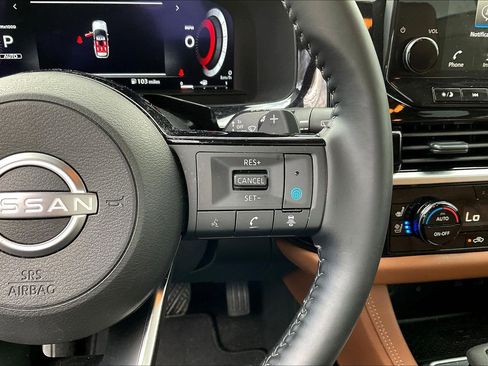 Used 2025 Nissan Pathfinder Platinum image 13