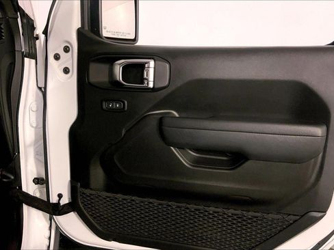 Used 2025 Jeep Wrangler Unlimited Rubicon 4xe w/ Convenience Group AWD/4WD image 25