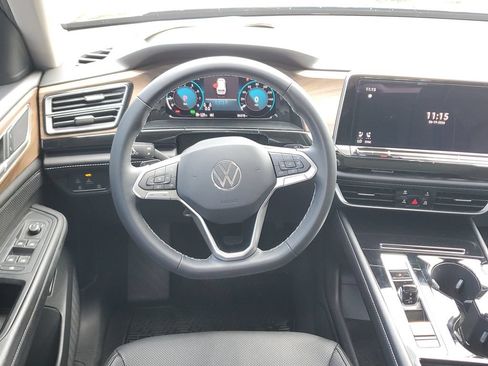 Certified 2024 Volkswagen Atlas SE w/ Panoramic Sunroof Package FWD image 20