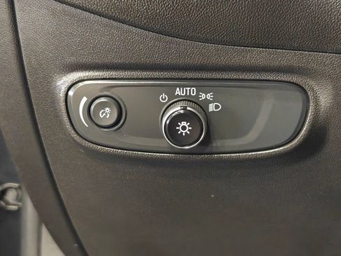 Used 2023 Chevrolet Equinox LT FWD image 36