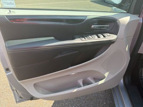 Used 2014 Dodge Grand Caravan SE FWD image 6