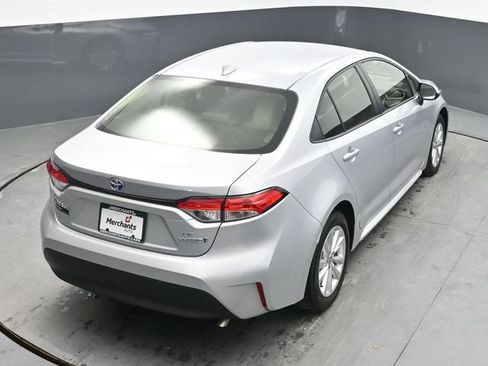 Used 2024 Toyota Corolla LE w/ LE Convenience Package FWD image 30