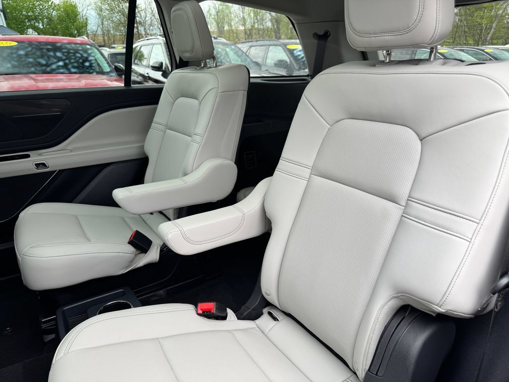Used 2025 Lincoln Aviator AWD w/ Equipment Group 101A image 40