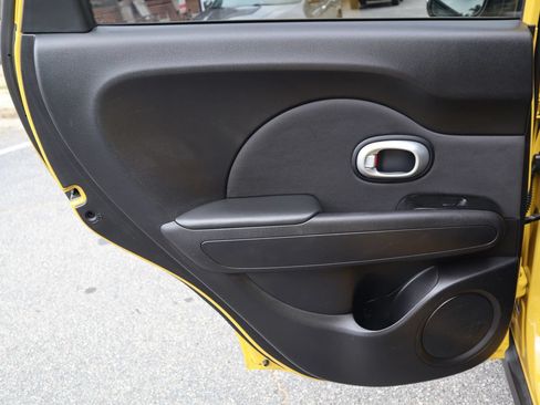 Used 2014 Kia Soul + FWD image 10
