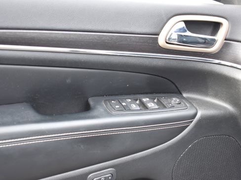 Used 2014 Jeep Grand Cherokee Limited image 25