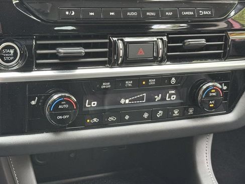 Used 2024 Nissan Pathfinder SL AWD/4WD image 15