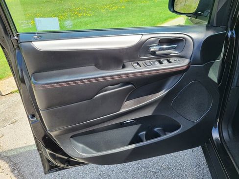 Used 2014 Dodge Grand Caravan R/T w/ Trailer Tow Group FWD image 29