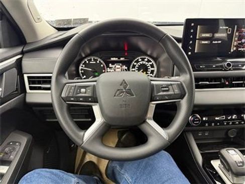 New 2026 Mitsubishi Outlander ES AWD/4WD image 15