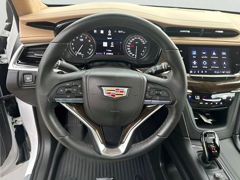 Used 2024 Cadillac XT6 Premium Luxury w/ Platinum Package AWD/4WD image 17