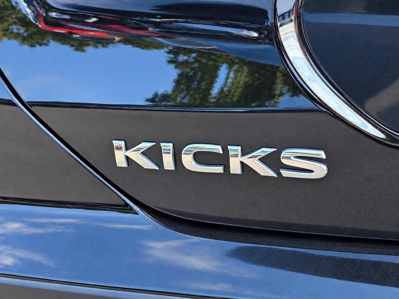 Used 2023 Nissan Kicks SV FWD image 7