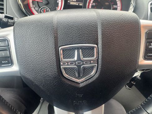 Used 2019 Dodge Grand Caravan SE w/ UConnect Hands-Free Group image 18