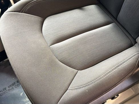 Used 2023 Chrysler Voyager LX image 18