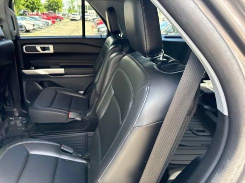 Used 2023 Ford Explorer XLT w/ Equipment Group 202A AWD/4WD image 15