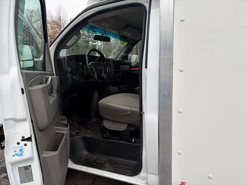 Used 2019 Chevrolet Express 3500 w/ Power Convenience Package RWD image 18
